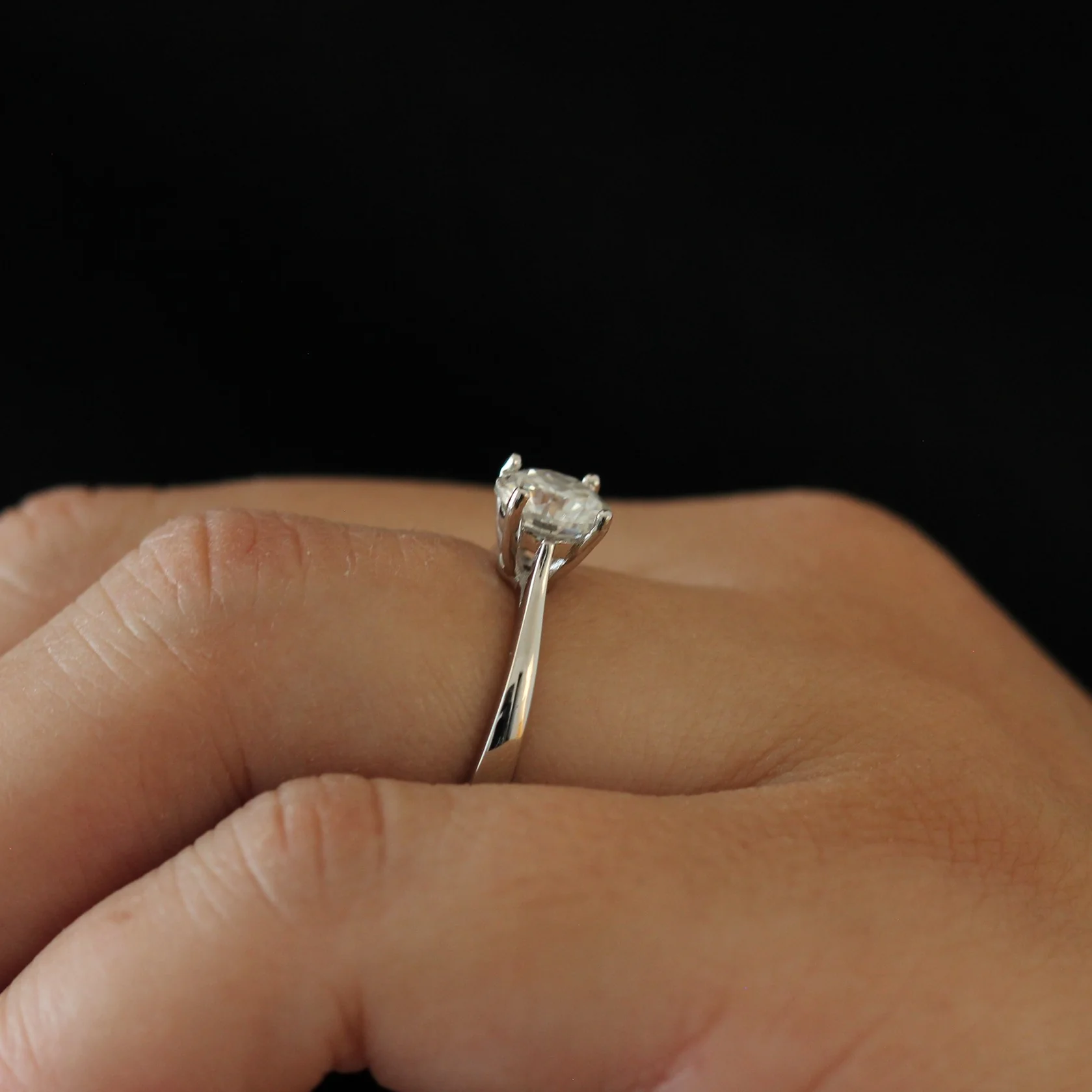 Cannes 1 Ct Round Moissanite Ring - Image 3