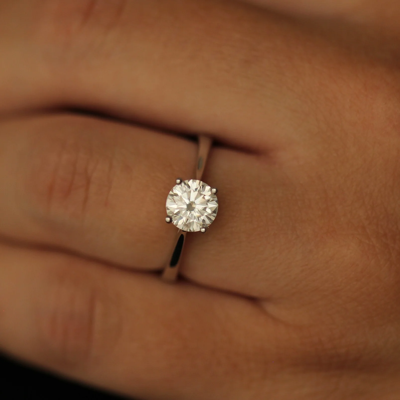 Cannes 1 Ct Round Moissanite Ring - Image 4