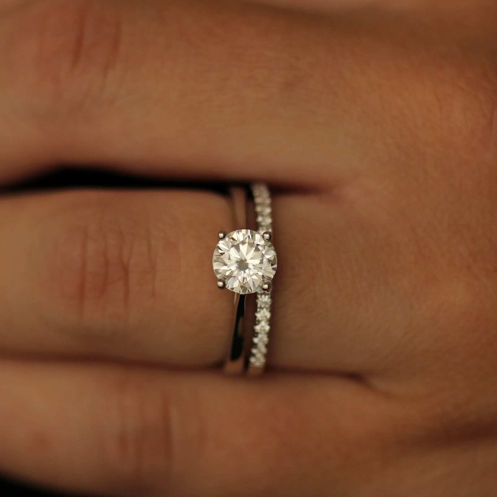 Cannes 1 Ct Round Moissanite Ring - Image 5