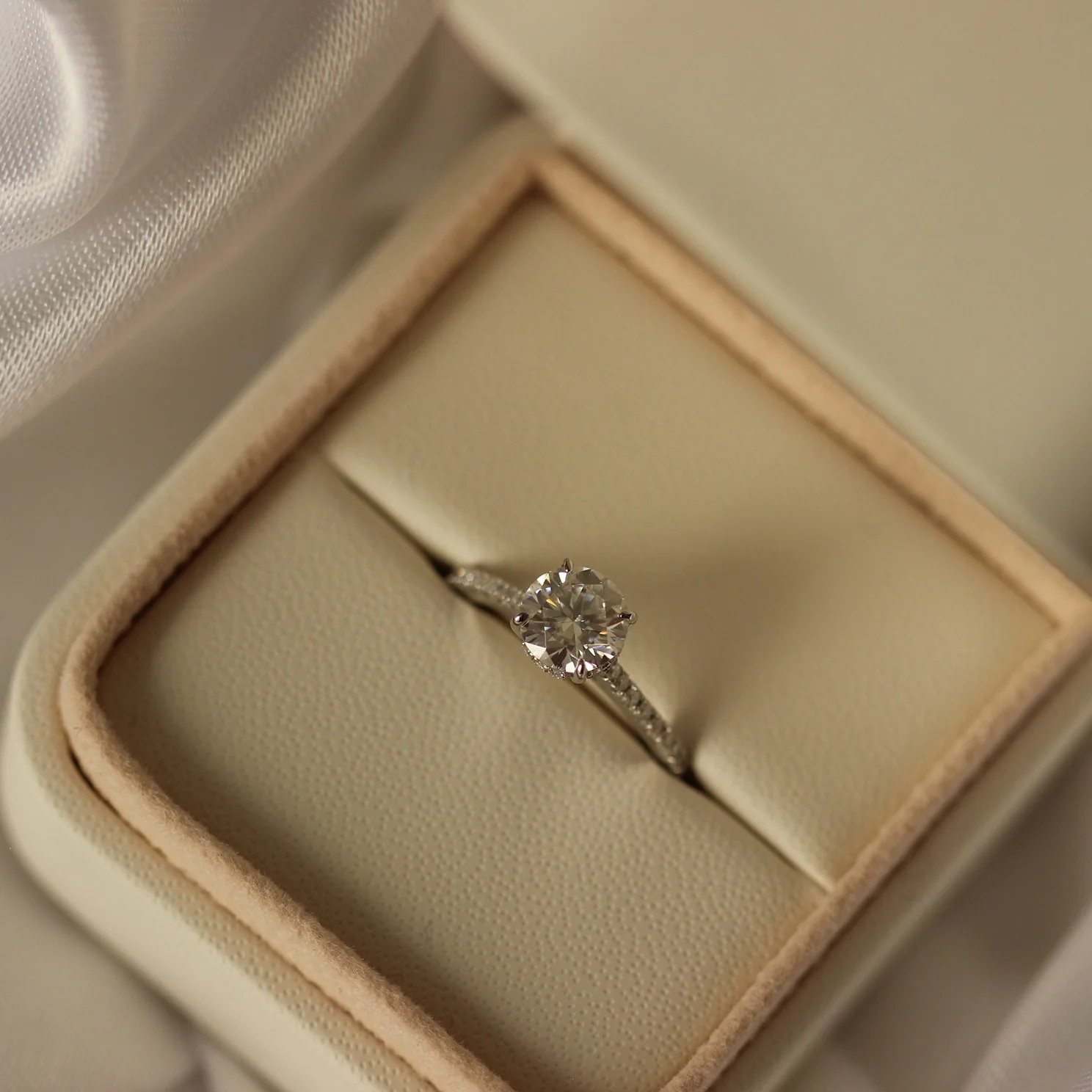 Cannes 1 Ct Round Pave Set Moissanite Ring - Image 4