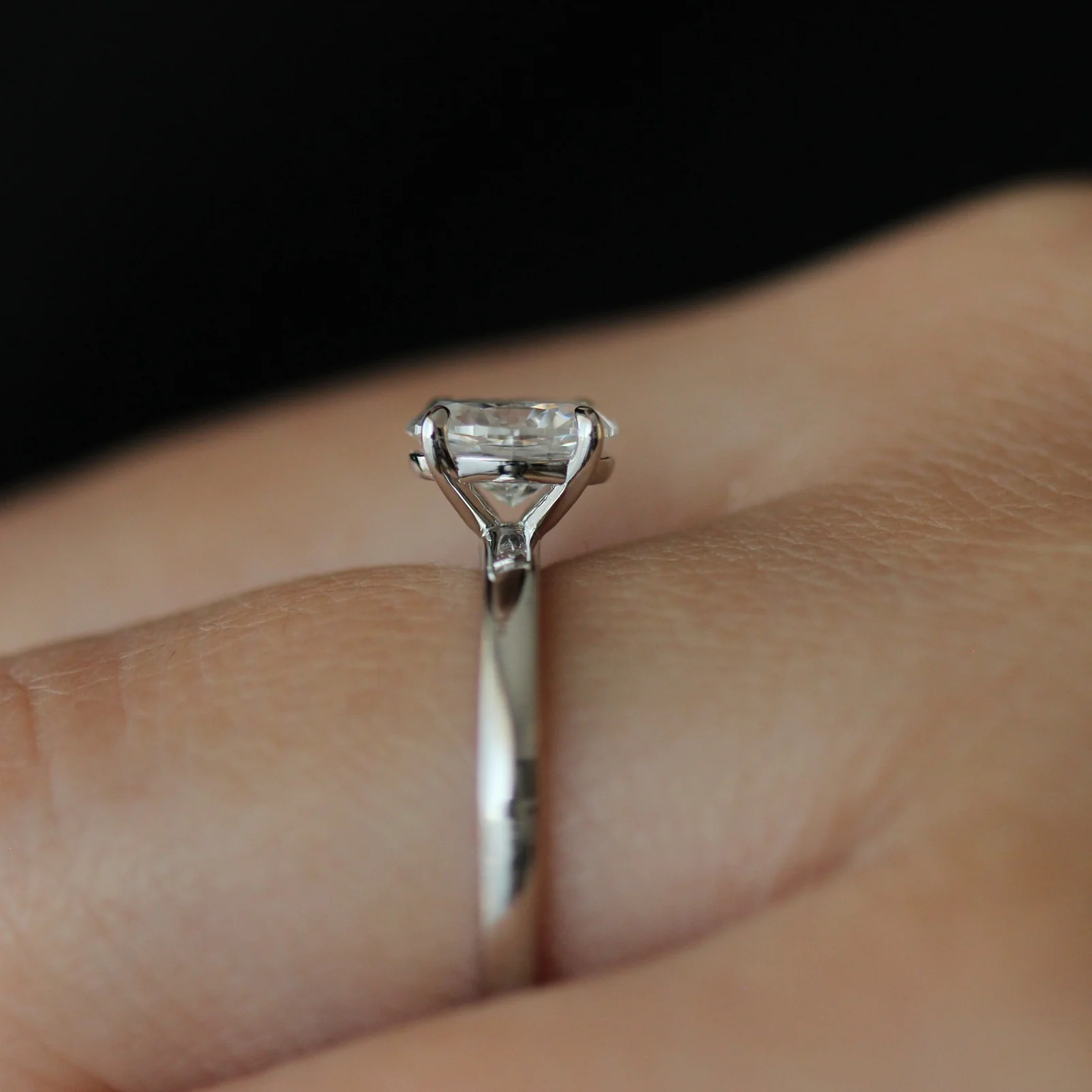 Geneva 1 Ct Oval Moissanite Ring - Image 7