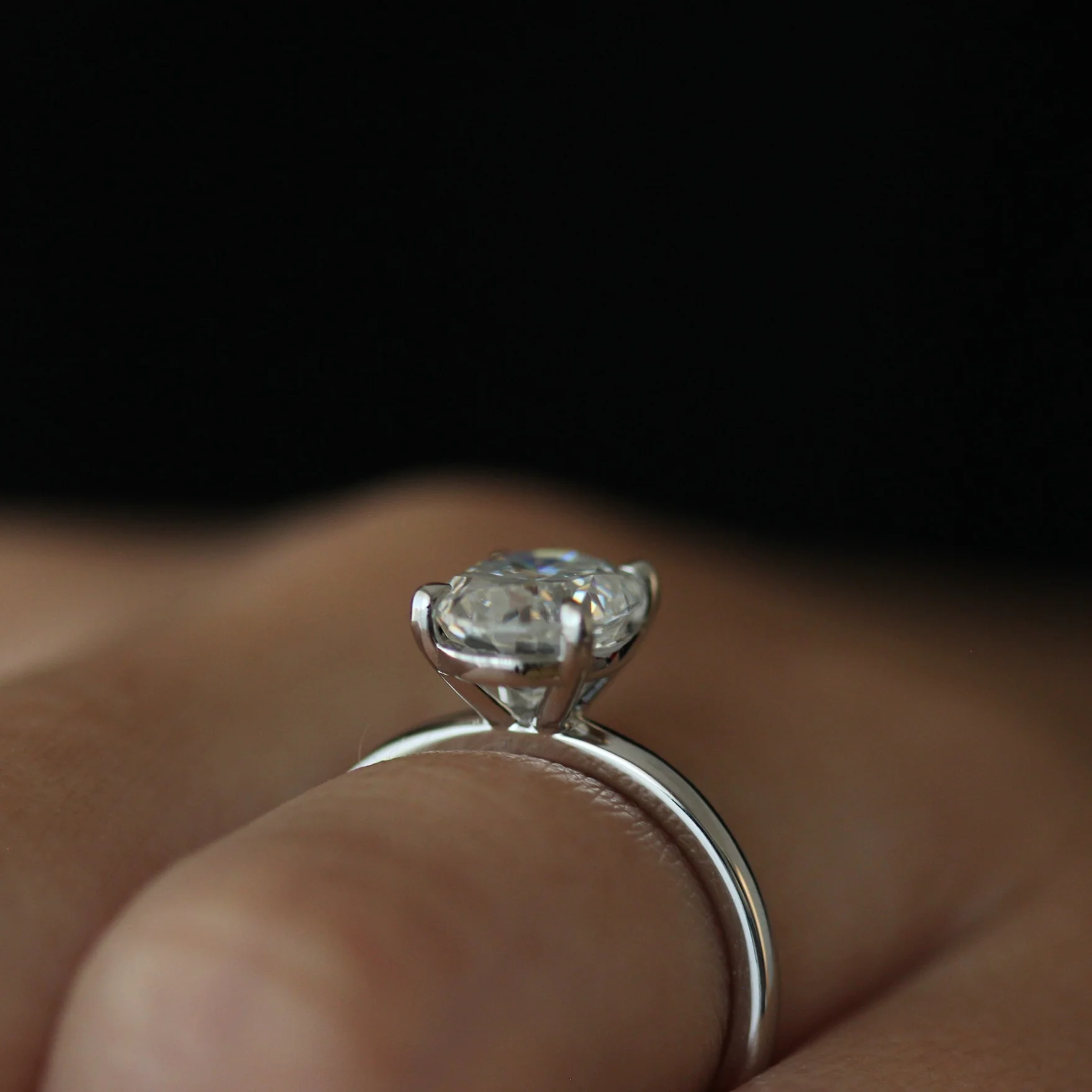 Geneva 2 Ct Oval Moissanite Ring - Image 11