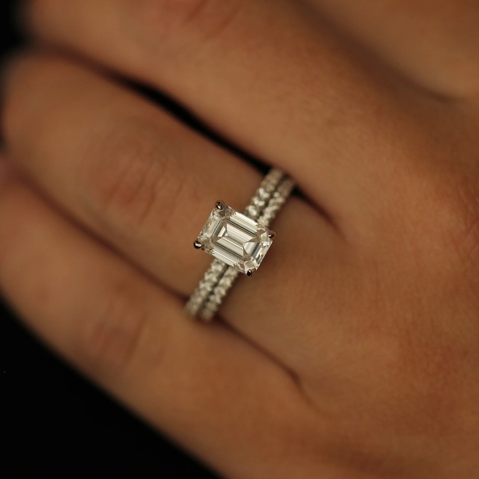 Seoul Emerald Moissanite Ring - Image 5