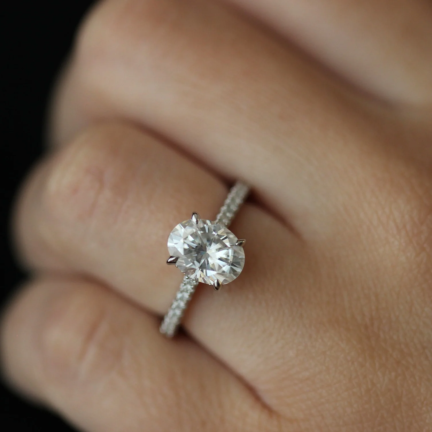 Siena 2 Ct Oval Moissanite Ring - Image 3