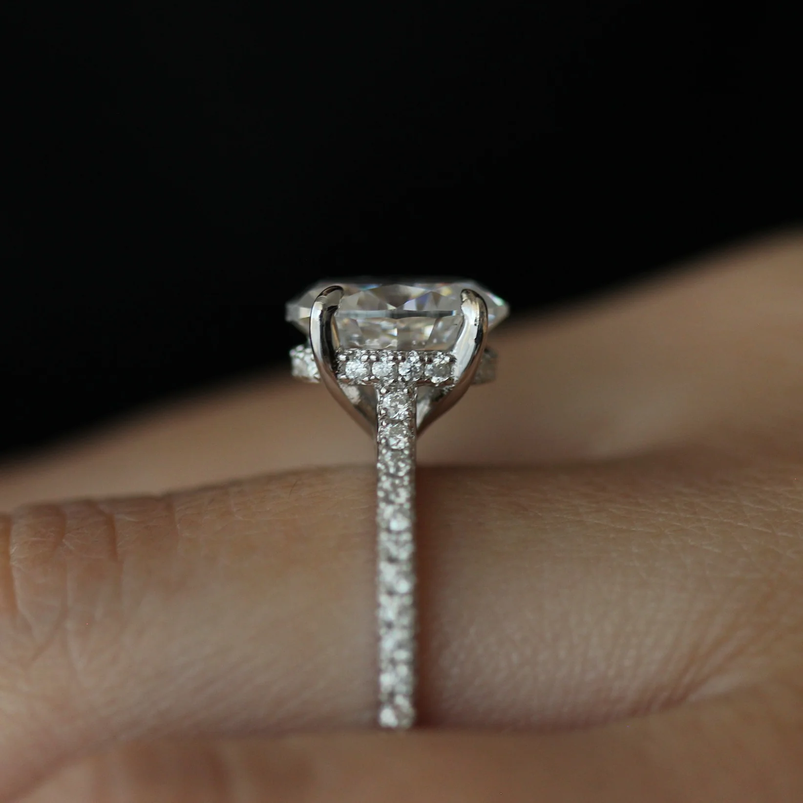 Siena 3 Ct Oval Moissanite Ring - Image 6